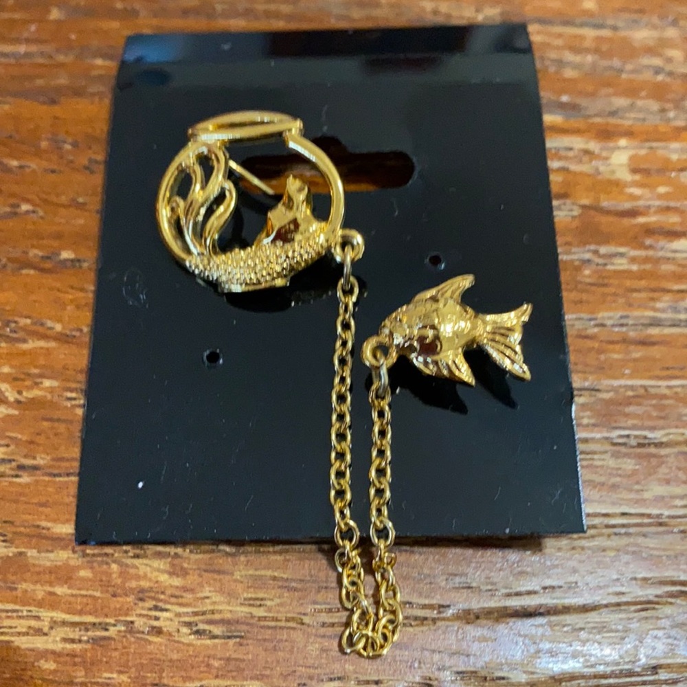 Monet Gold toned Fish out of Water Brooch